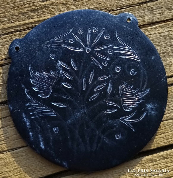 Kézműves virággravírozott medál