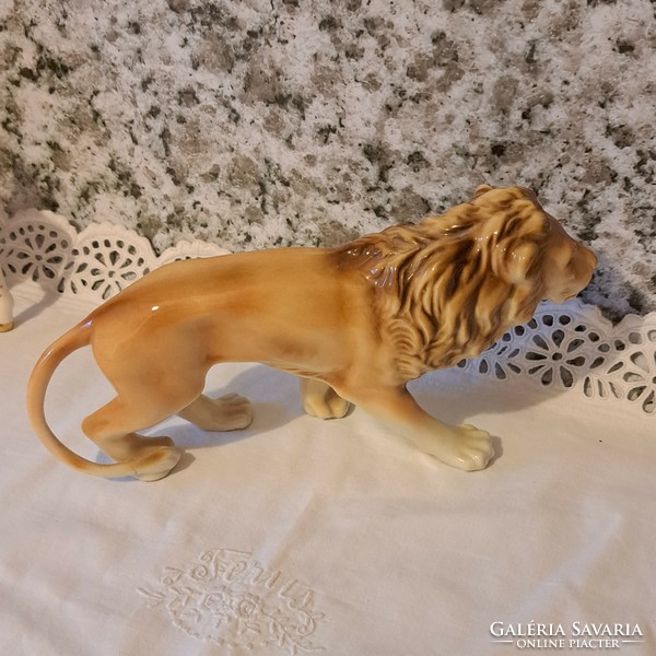 Royal dux oroszlán