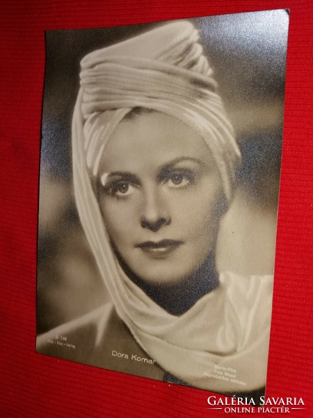 Antik 1942 Komár Dóra portrés képeslap gyönyörű postatiszta gyűjtői állapotban