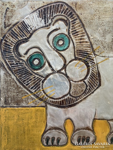 Mid-century retro lion embossed plate image