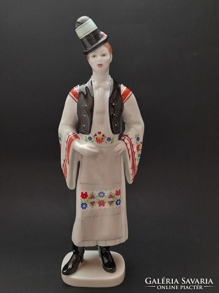 Hollóházi porcelán népviseletes fiú figura, 30 cm