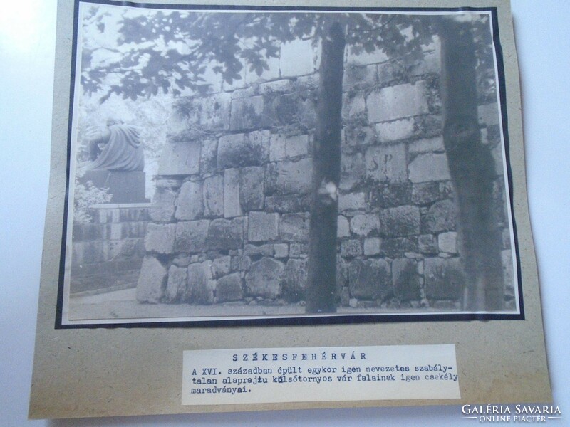 D198421 Székesfehérvár -Várfal -  régi nagyméretű fotó 1940-50's évek kartonra kasírozva