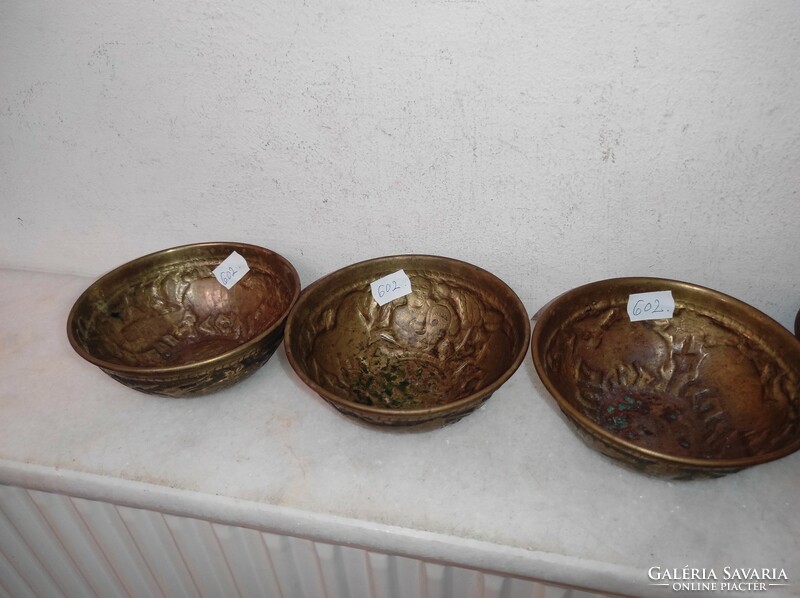 Antik perzsa arab konyha 4 db tányér domborított poncolt réz vadász állat motívum 602 7603
