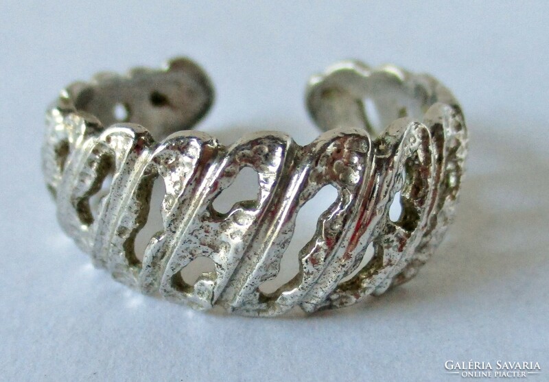Szép mintával ezüst  gyűrű állítható