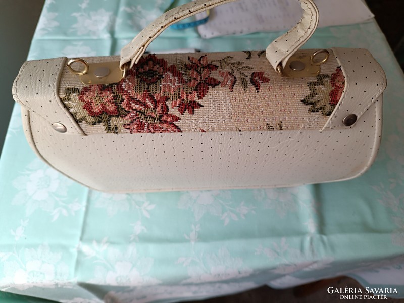 Women's bag with goblet decoration (30 x 20 cm)