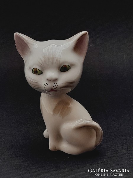 Aquincum mozgó fejű porcelán cica