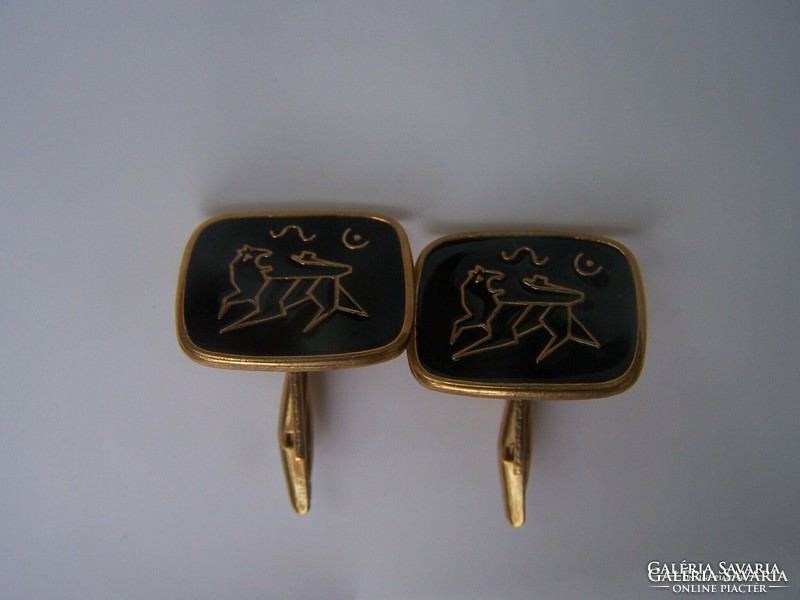 Pair of cufflinks with decorative work in nice condition