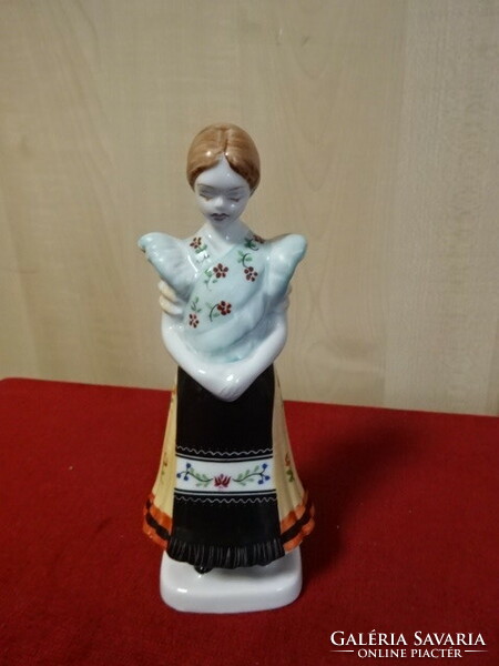 Hollóházi porcelán figura, kézzel festett palóc lány, magassága 17,5 cm. Jókai.