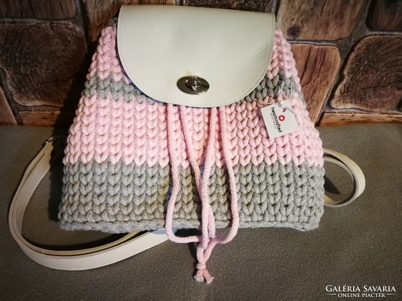 Crocheted backpack with leather accessories