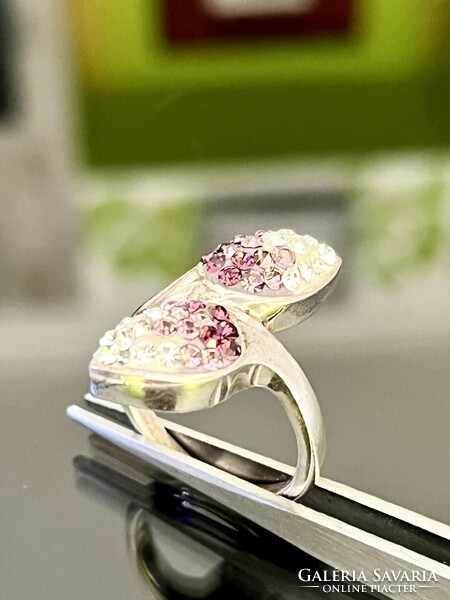 Special, dazzling silver ring