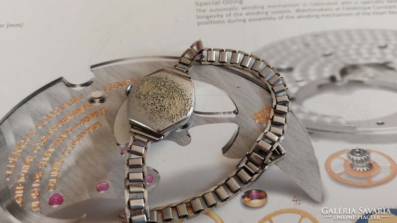 (K) antique Swiss women's mechanical watch