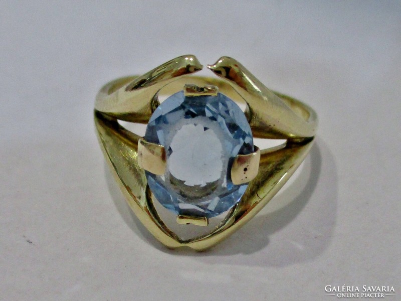 Beautiful old 14kt gold ring with a large blue topaz stone