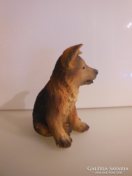 Statue - dog - 11 x 8 x 7 cm - solid - resin - German - flawless
