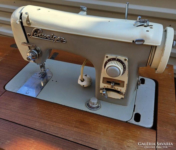 Brother Sewing Machine MGF., német, Schweiger varrógépasztal
