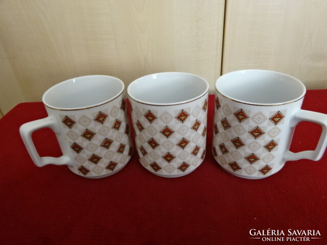 Kínai porcelán bögre, 3 darab egyben eladó,  magassága 9,5 cm. Jókai.