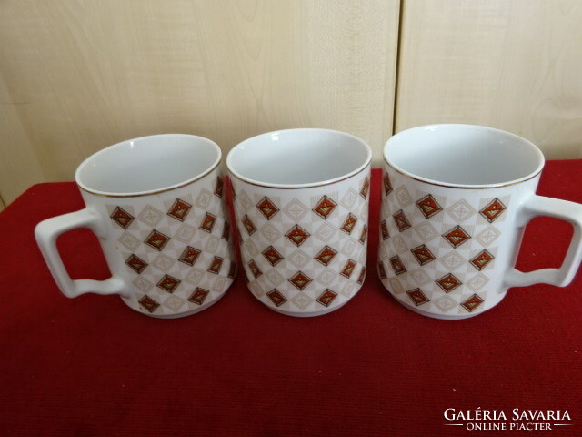 Kínai porcelán bögre, három darab egyben eladó,  magassága 9,5 cm. Jókai.
