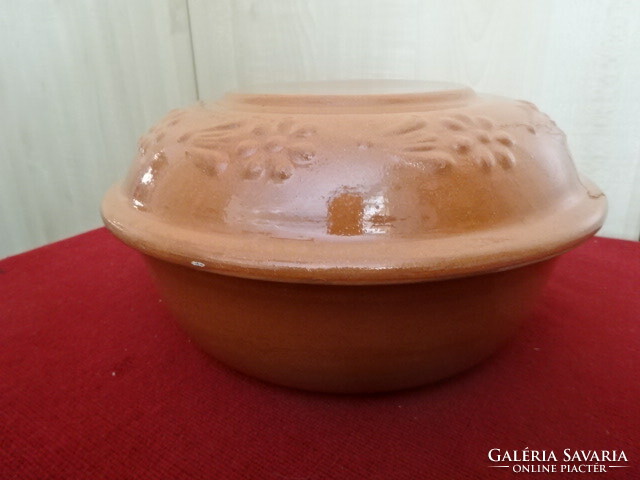Round earthenware pot with lid. Its diameter is 20.5 cm. Jokai.