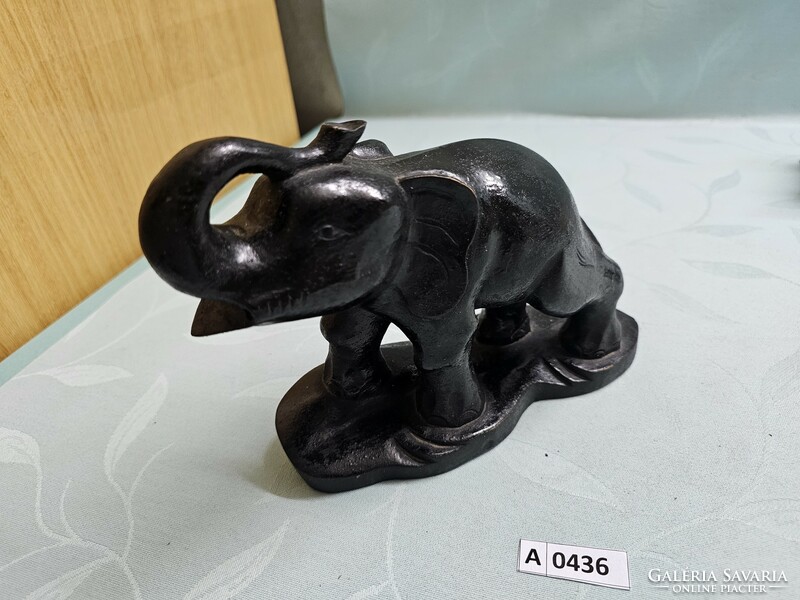 A0436 Műgyanta fekete elefánt 16x20 cm