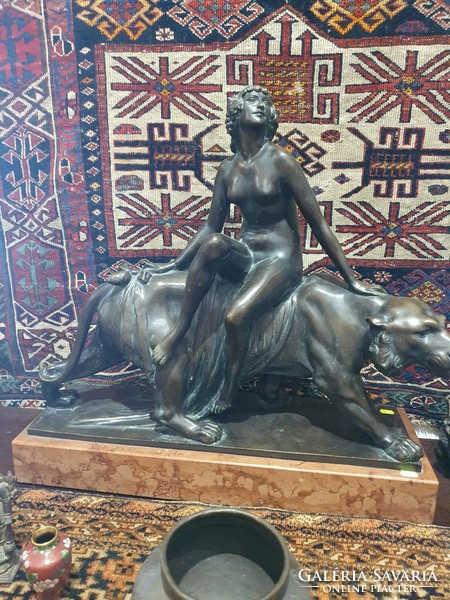 Large iron victor 1920 nude bronze statue. Very nicely done. 55 cm high. Weight: 40-60kg