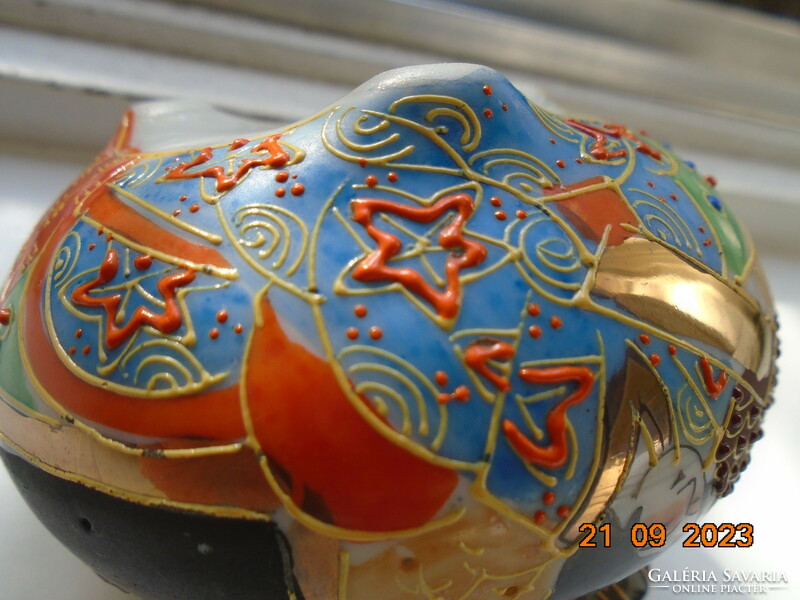 Kézzel festett satsuma moriage füstölő arany dombormintás kupola ,zömök lábacskákon,két portré és