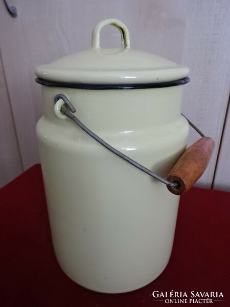 Enameled yellow milk jug, 3 liters. Jokai.