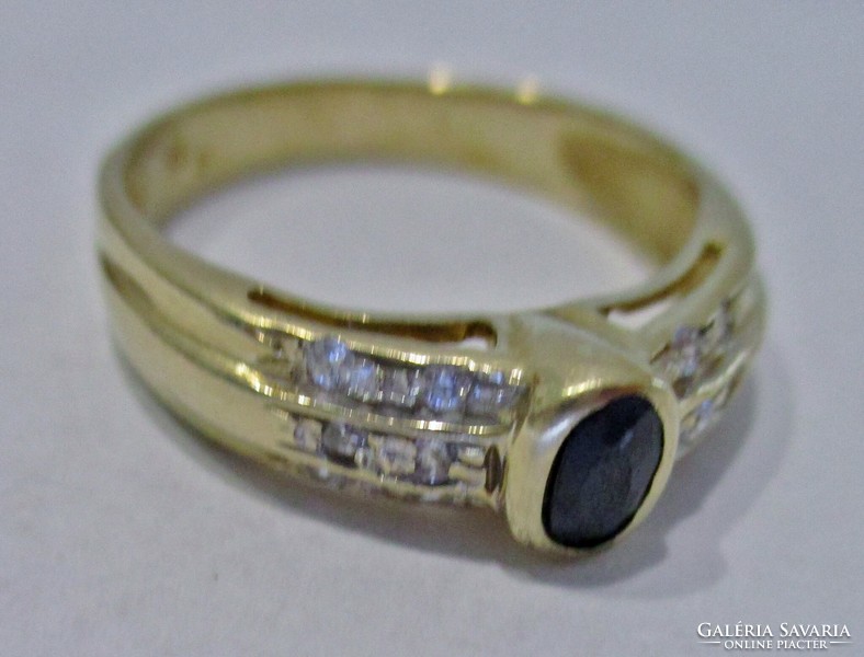 Beautiful antique genuine sapphire gold ring