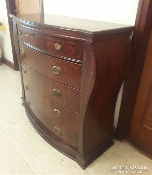 Inlaid chest of drawers.