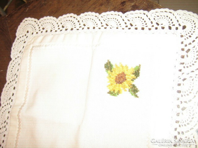 Beautiful vintage sunflower pattern with embroidered crocheted woven tablecloth running
