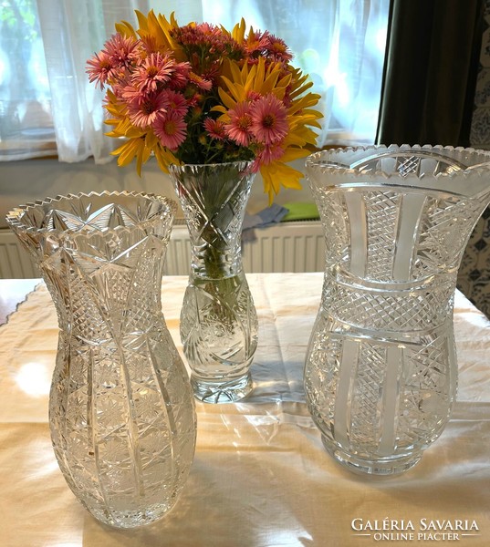 Csiszolt kristály vázák