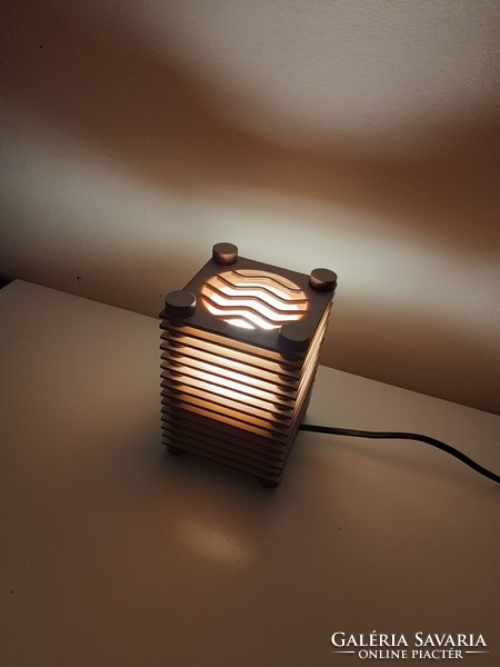 Modern fa asztali lámpa