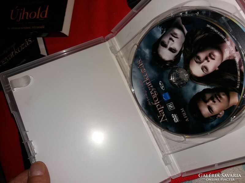 Cult dvd movie package: twilight trilogy double disc version with giant movie poster 68x47 collectors