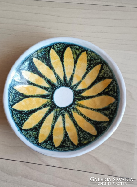 Retro kerámia tányérok virág ábrázolással