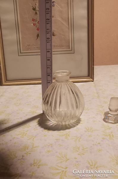 Perfume bottle with polished stopper