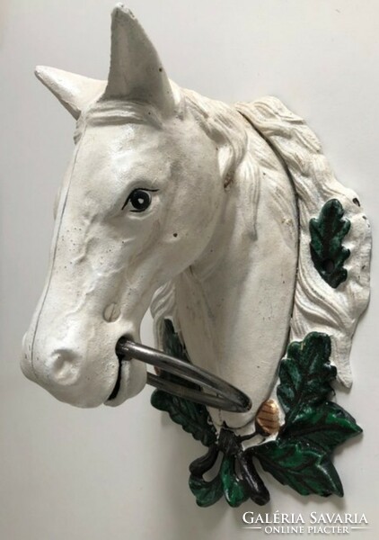 Vintage, wall-mounted large horse head knocker/towel holder made of cast iron. 26 Cm
