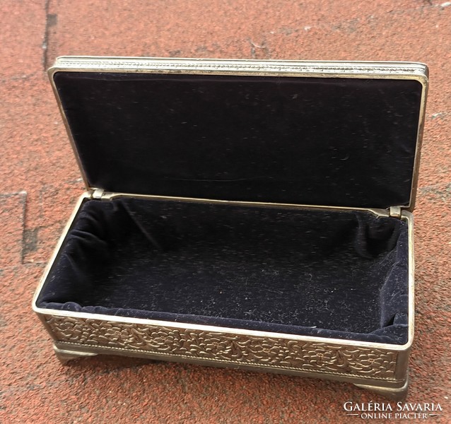Silver-plated baroque floral box - gift box