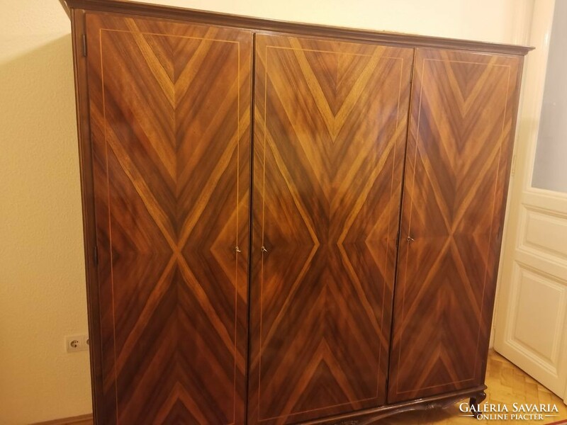 Neobaroque triple wardrobe