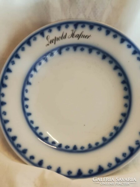Porcelán tányér, máz alatti kobaltkék mintával. Leopold Hafner felírattal