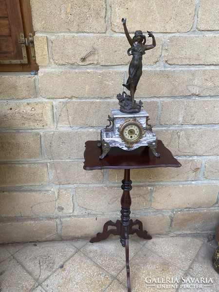 Antik női alakos,márványházas kandalló óra