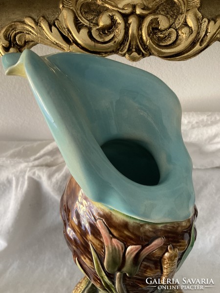 Antique sarreguemines majolica vase / with plastic decoration