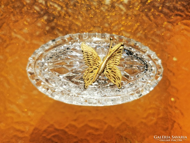 Crystal ring holder with butterfly