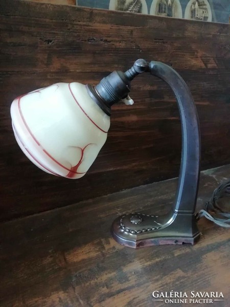Éjjeli lámpa, 20. század elejéről, bronz lámpatest réz és porcelán foglalattal, eredeti kábellel