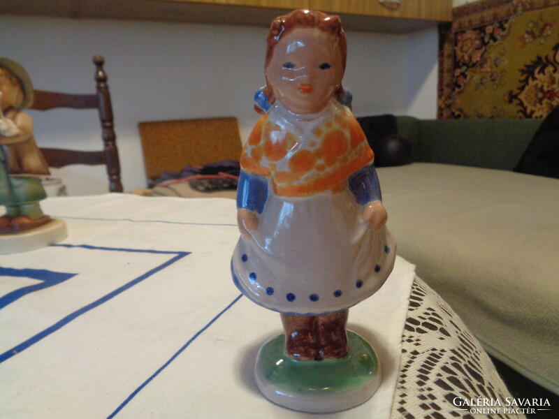 Széchi kerámia kislány , az ötvenes évekből   10 cm