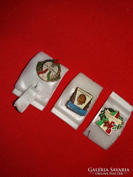 Szocréal 3 insignia badges together with 2 tribal guards + 1. Loyalty for the health of the nation
