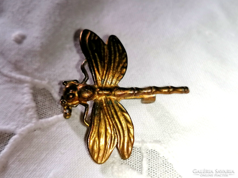 Bronz színű szitakötő bross, a bátorság, az erő és kitartás szimbóluma   268