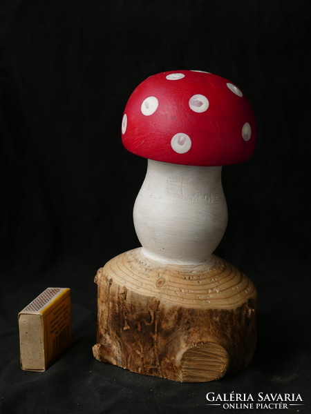 Mushroom shelf decoration pine