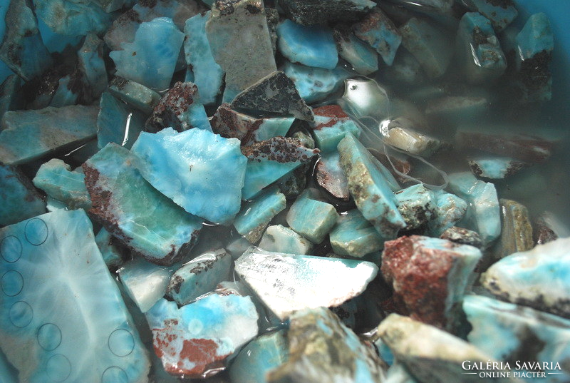 Indiai kézműves karibi larimár ásvány medál​ ED54398