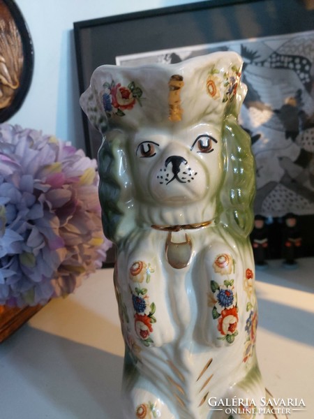 Nagyon ritka, angol, kutyát formázó, virágokkal díszített magas kerámia, fajansz kancsó 25,5 cm