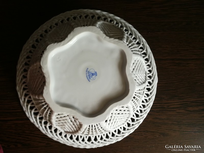 Porcelain bowl with an openwork/braided pattern