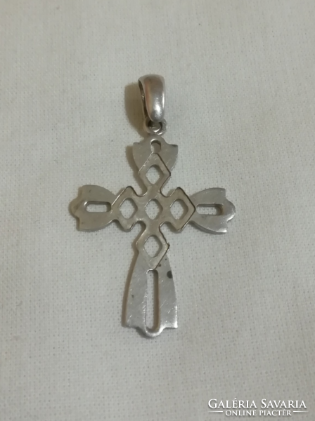 Antique silver crucifix pendant. 5 Cm.