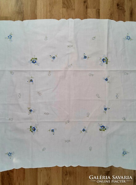 Linen embroidered tablecloth 79x79 cm